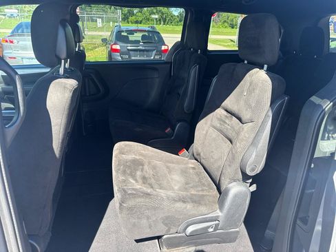 Used 2015 Dodge Grand Caravan SXT w/ Blacktop Package FWD image 11