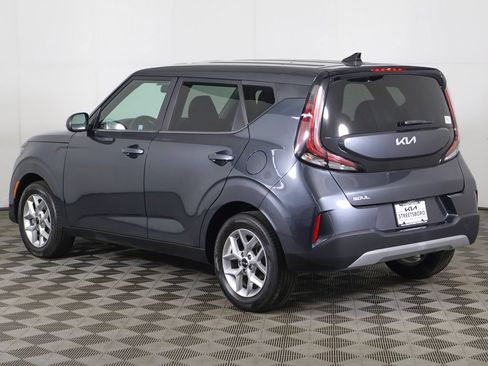 Used 2023 Kia Soul LX w/ LX Technology Package FWD image 8