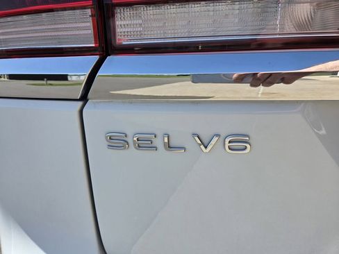 Used 2021 Volkswagen Atlas SEL R-Line AWD/4WD image 38