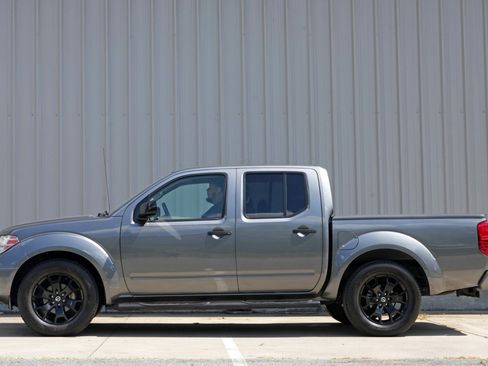 Used 2020 Nissan Frontier SV w/ Midnight Edition Floor Mats RWD image 8