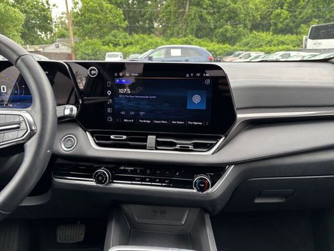 Used 2025 Chevrolet Equinox LT FWD image 17