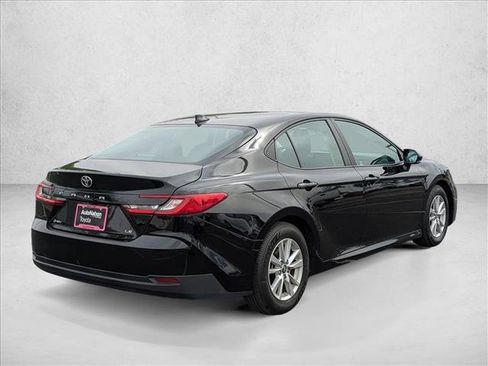Used 2025 Toyota Camry LE image 5