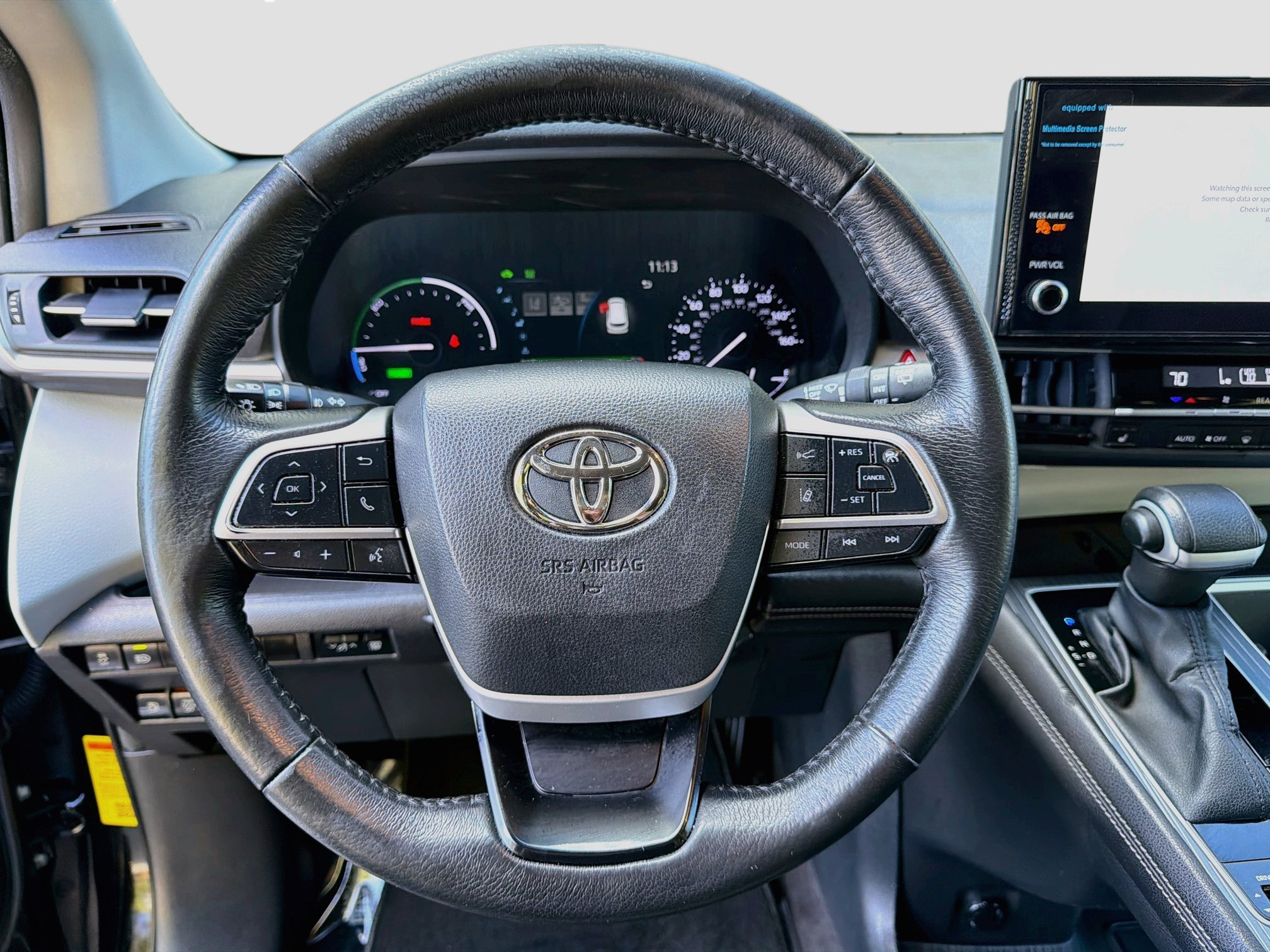Used 2025 Toyota Sienna XLE FWD image 9