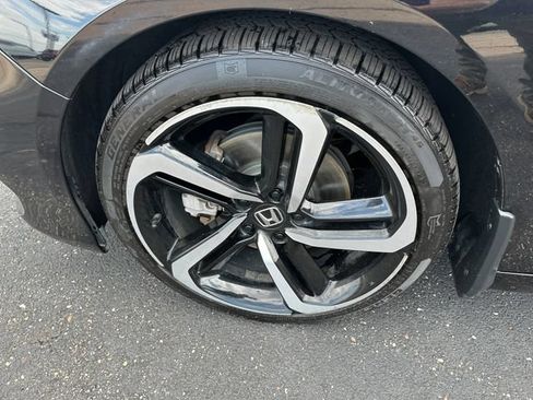 Used 2018 Honda Accord Sport image 7