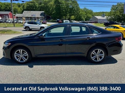 Used 2024 Volkswagen Jetta SE FWD image 8