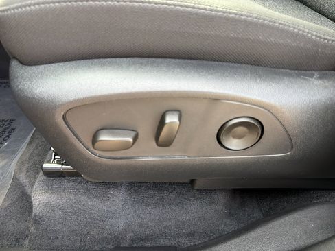 Used 2025 GMC Acadia Elevation image 14