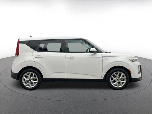 Used 2025 Kia Soul LX w/ LX Technology Package FWD image 10
