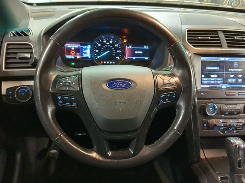 Used 2016 Ford Explorer XLT w/ Equipment Group 202A AWD/4WD image 2
