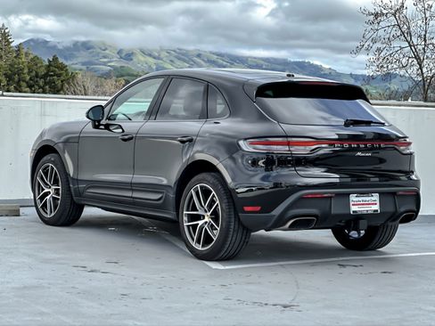 Certified 2025 Porsche Macan image 3