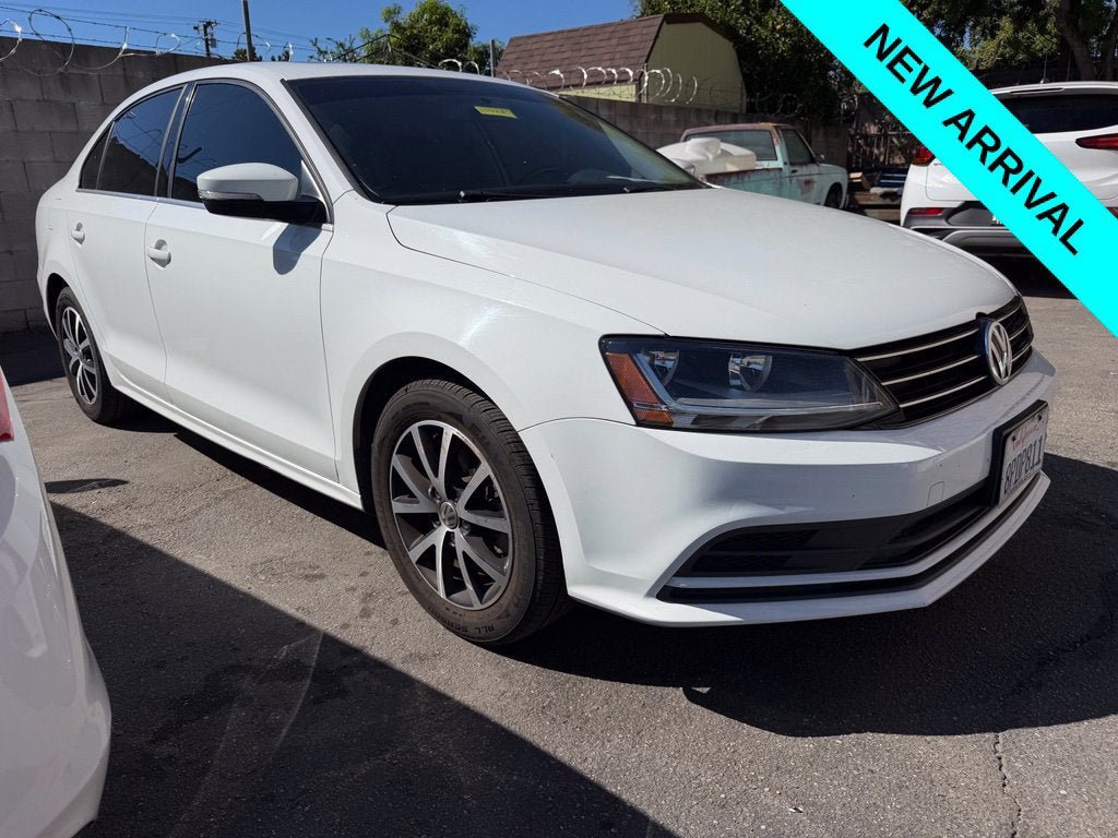 Used 2017 Volkswagen Jetta SE FWD image 2