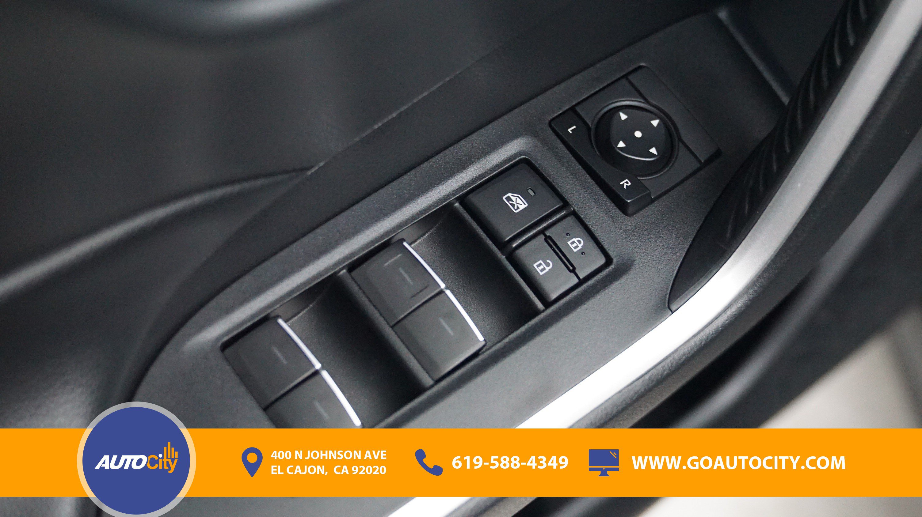 Used 2022 Toyota RAV4 XLE Premium AWD/4WD image 18
