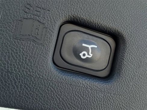 Certified 2023 Lincoln Nautilus Reserve image 8