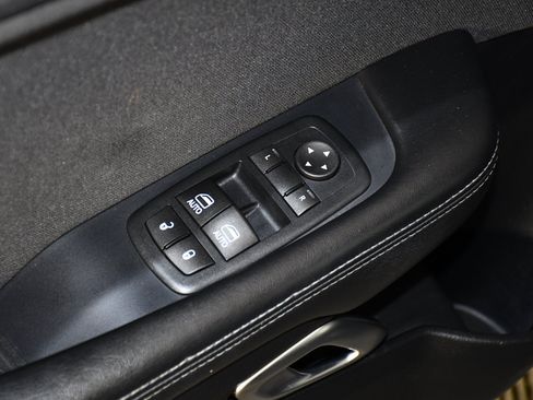 Used 2016 Dodge Challenger SXT RWD image 19