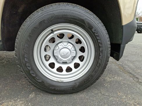 Used 2023 Chevrolet Colorado W/T image 8