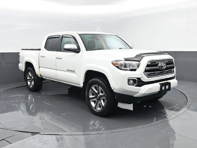 Used 2016 Toyota Tacoma Limited w/ Towing Package AWD/4WD image 3