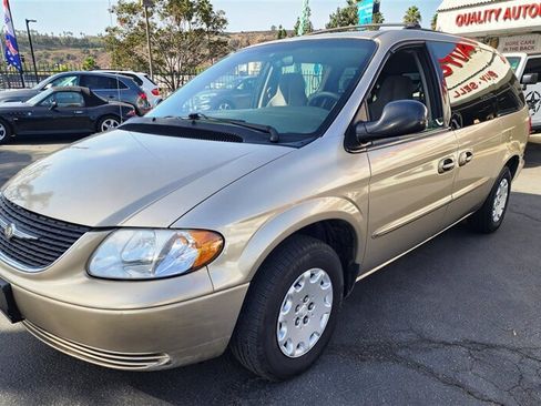 Used 2003 Chrysler Town & Country image 9