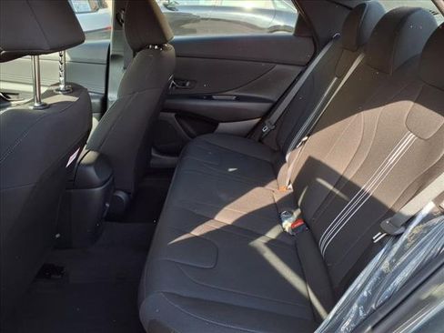 Certified 2025 Hyundai Elantra SEL image 7