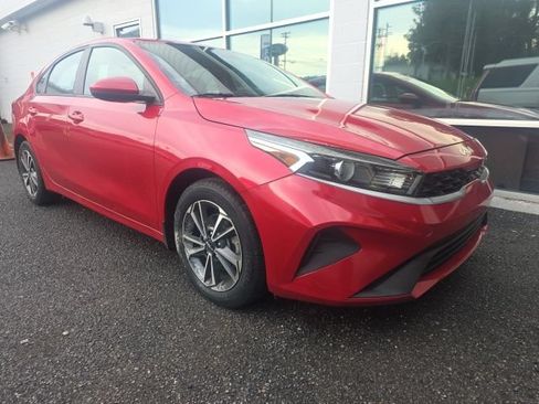 Used 2023 Kia Forte LXS FWD image 3