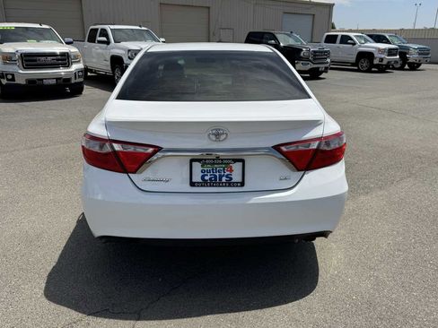Used 2017 Toyota Camry SE w/ Moonroof Package FWD image 8