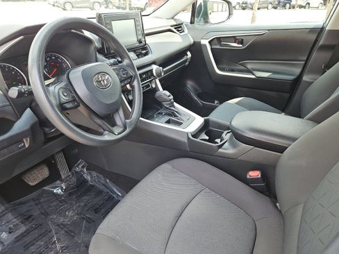 Certified 2021 Toyota RAV4 XLE w/ Convenience Package FWD image 9
