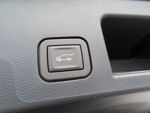 New 2025 Chevrolet Equinox ACTIV w/ Safety and Technology Package image 36