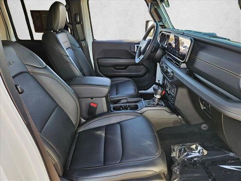 Used 2024 Jeep Wrangler Unlimited Sahara w/ Technology Group AWD/4WD image 25
