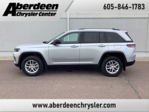 Used 2022 Jeep Grand Cherokee Altitude AWD/4WD image 1