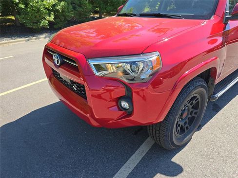 Used 2022 Toyota 4Runner SR5 Premium w/ Moonroof Package AWD/4WD image 9