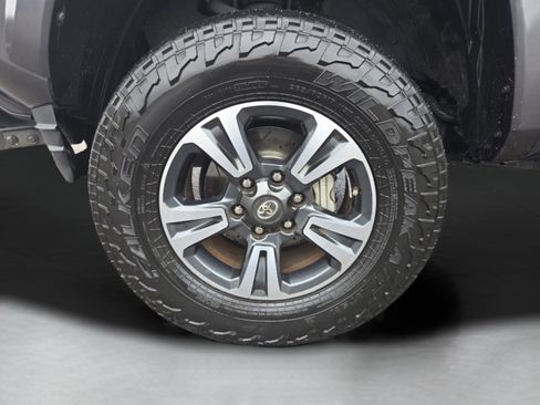 Used 2019 Toyota Tacoma TRD Sport image 9