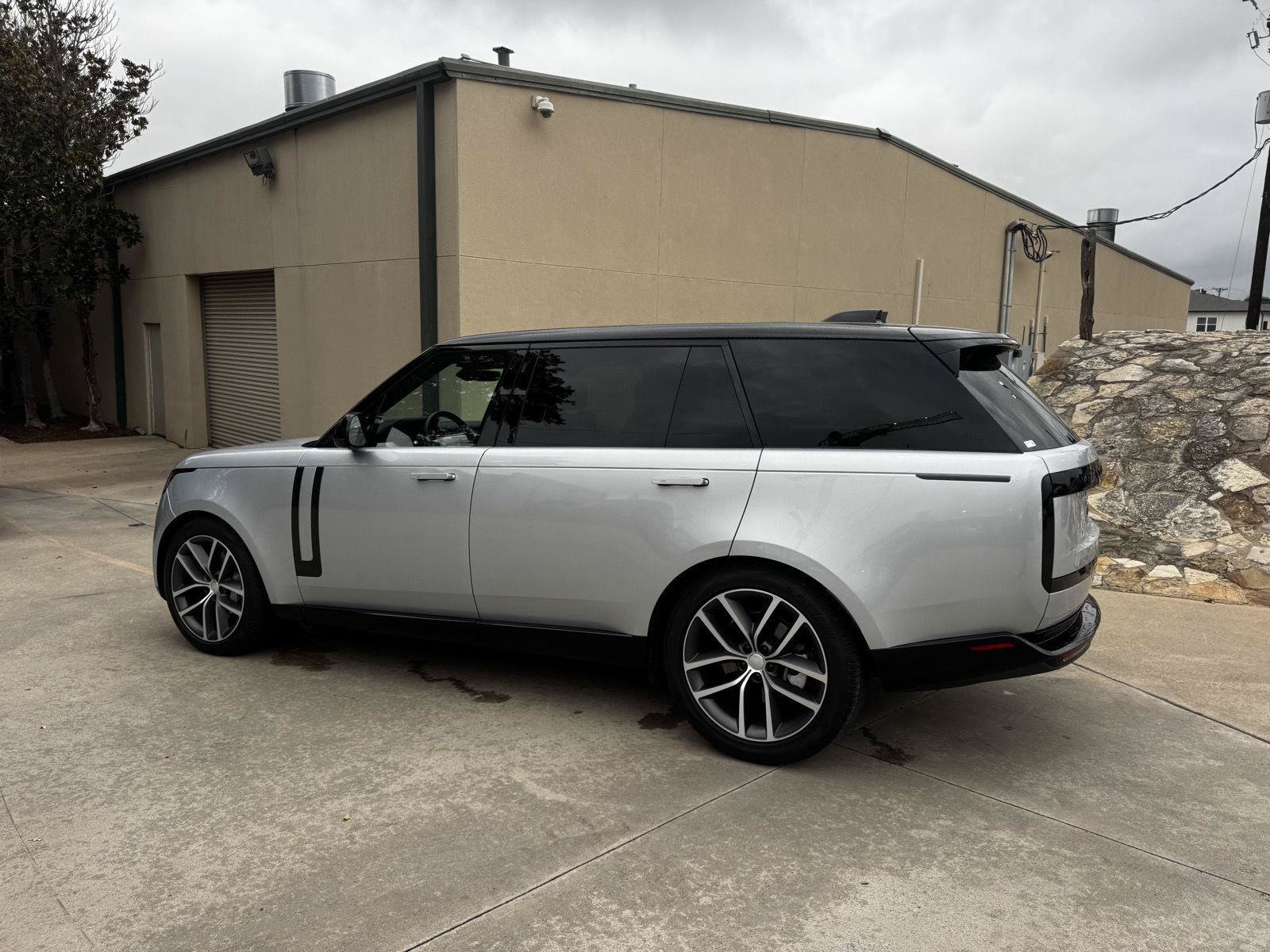 Certified 2025 Land Rover Range Rover Long Wheelbase SE AWD/4WD image 5
