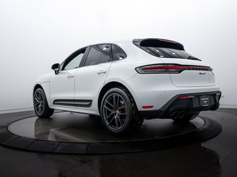 Certified 2023 Porsche Macan Turbo image 3