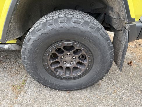 Used 2022 Jeep Wrangler Unlimited Rubicon w/ Xtreme Recon 35" Tire Package AWD/4WD image 9