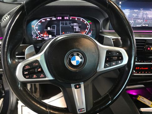 Used 2022 BMW M550i xDrive AWD/4WD image 5