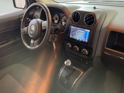Used 2016 Jeep Patriot Latitude AWD/4WD image 41