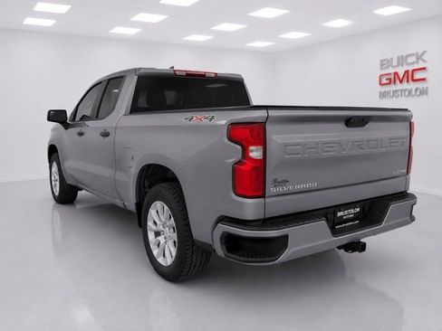 Used 2019 Chevrolet Silverado 1500 Custom w/ Custom Convenience Package AWD/4WD image 7