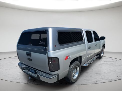 Used 2007 Chevrolet Silverado 1500 LT w/ 1LT Convenience Package AWD/4WD image 8