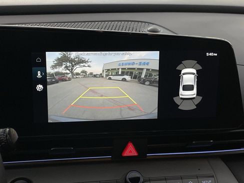 Used 2024 Hyundai Elantra Limited image 18