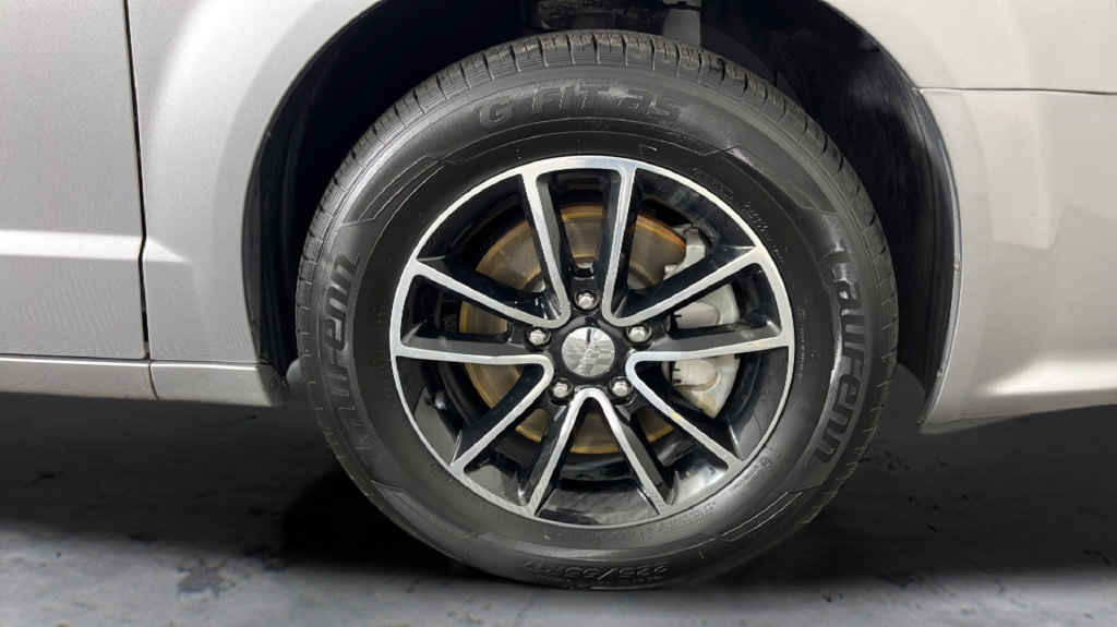 Used 2018 Dodge Grand Caravan SE FWD image 41