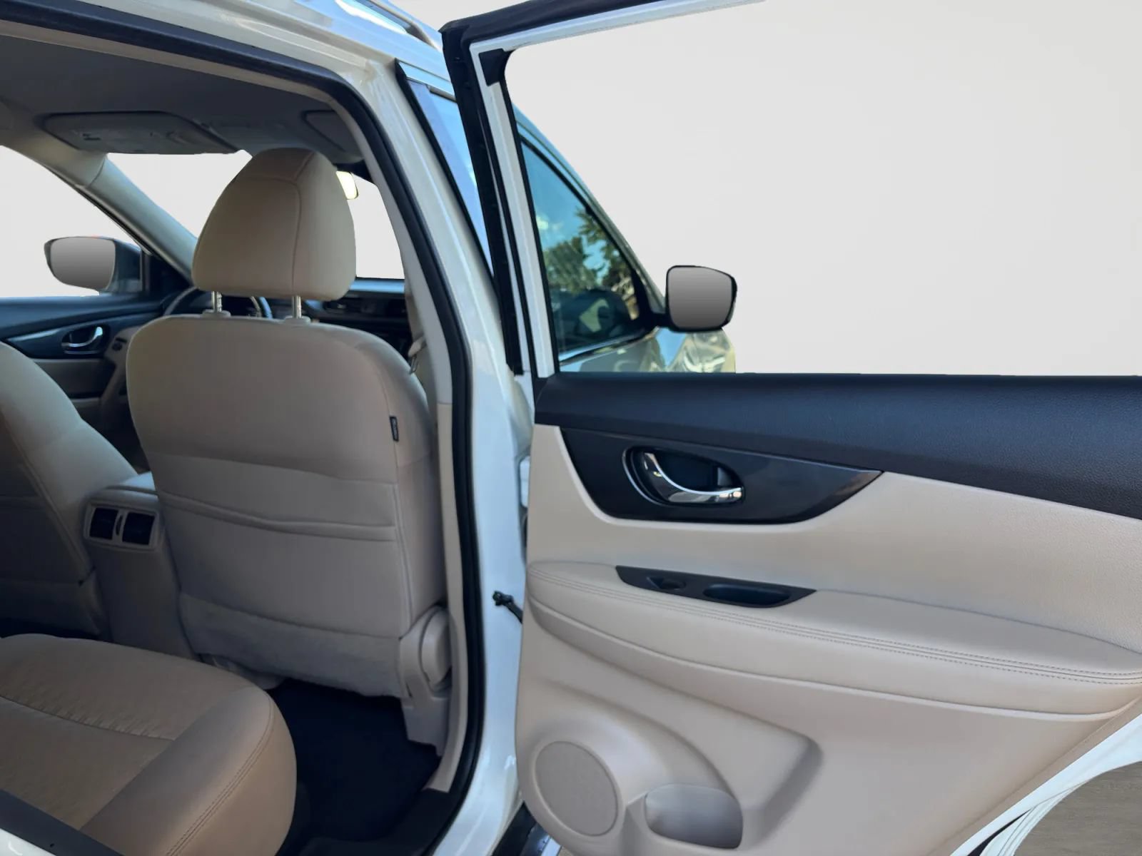 Used 2019 Nissan Rogue SV AWD/4WD image 17