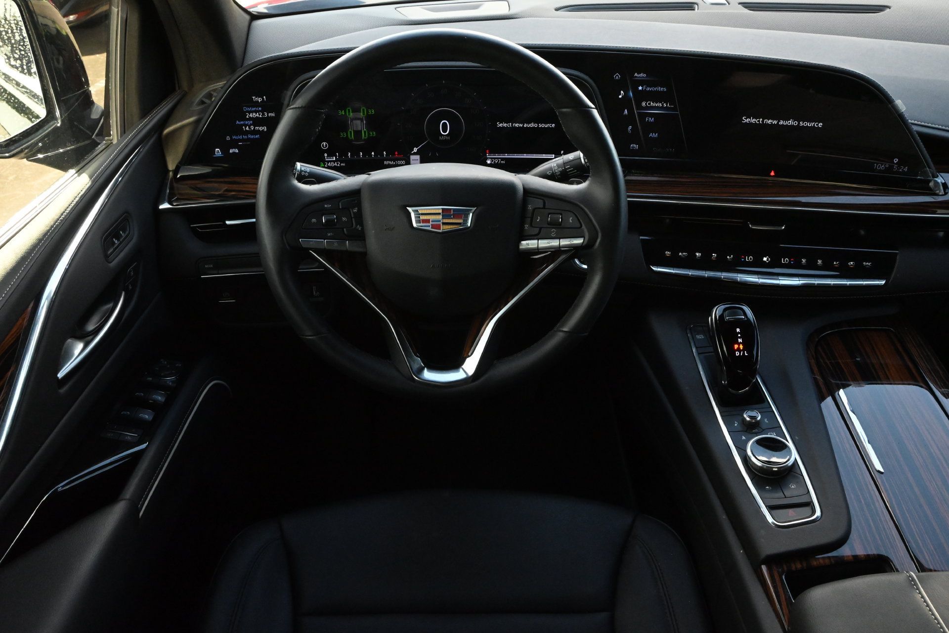Certified 2024 Cadillac Escalade Luxury RWD image 9