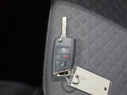 Used 2021 Volkswagen Tiguan S image 26