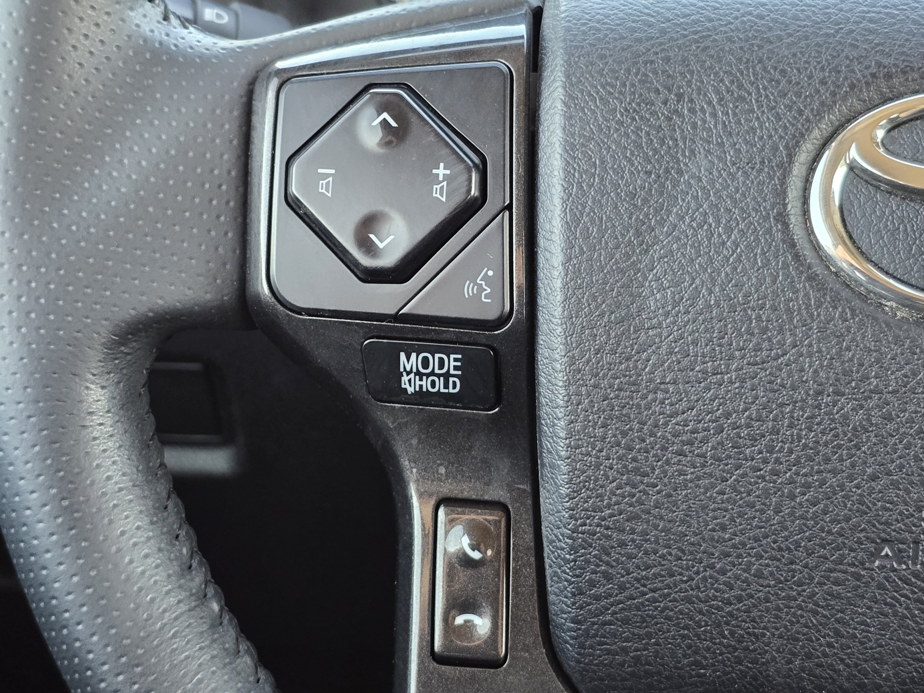 Used 2020 Toyota 4Runner TRD Off-Road Premium AWD/4WD image 18