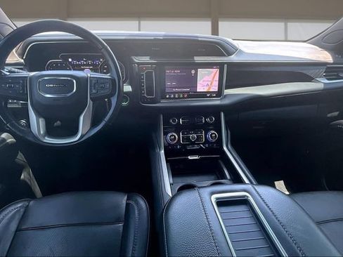 Used 2021 GMC Yukon Denali w/ Denali Premium Package AWD/4WD image 16