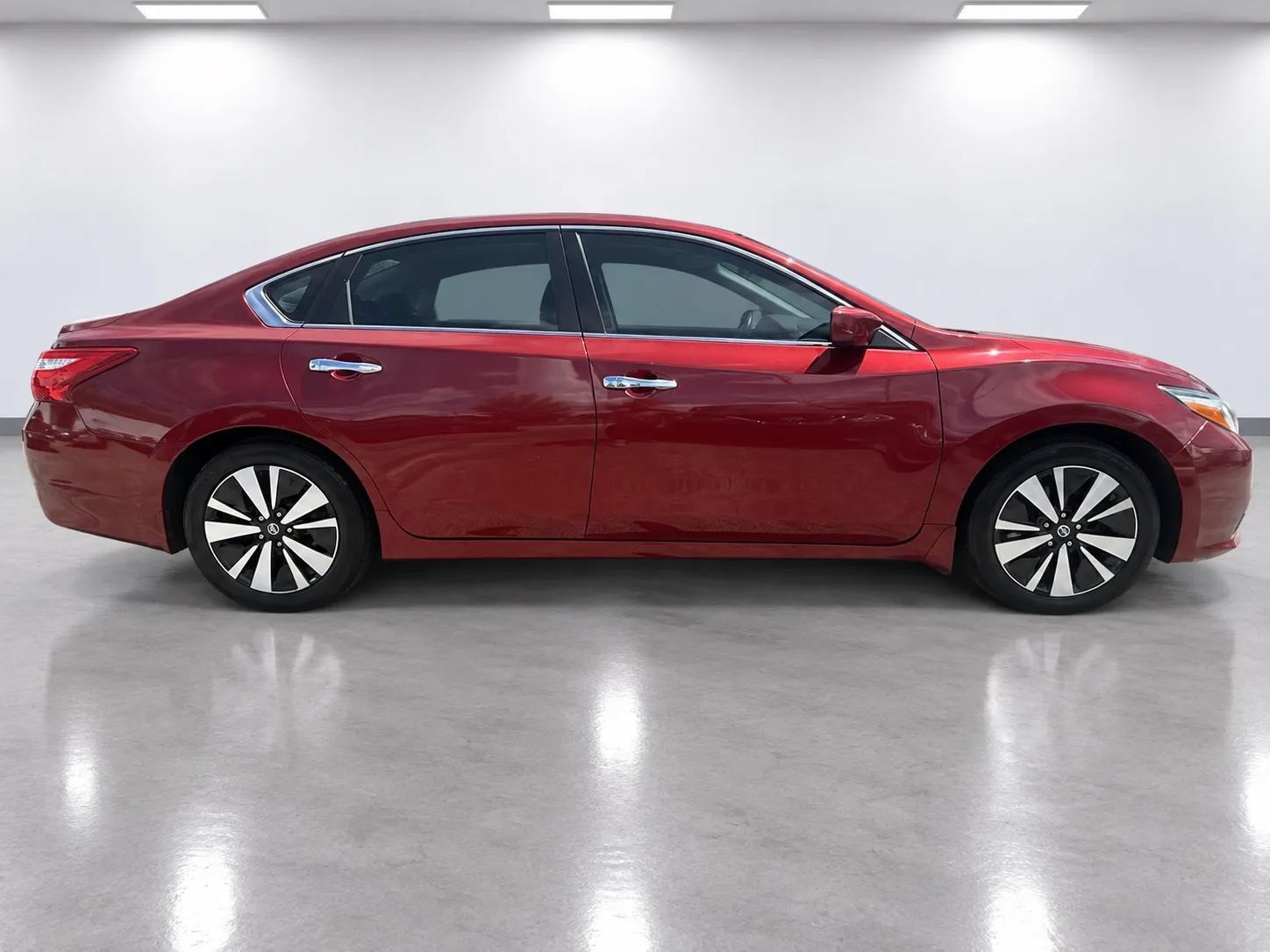 Used 2016 Nissan Altima 2.5 SR FWD image 4