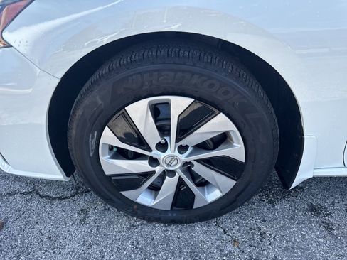 Certified 2025 Nissan Altima 2.5 S image 9