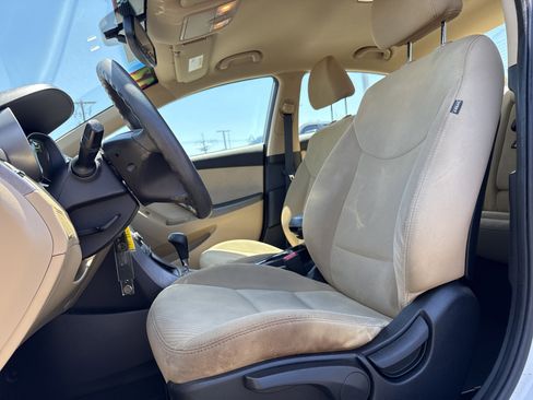Used 2013 Hyundai Elantra GLS w/ Preferred Pkg FWD image 16