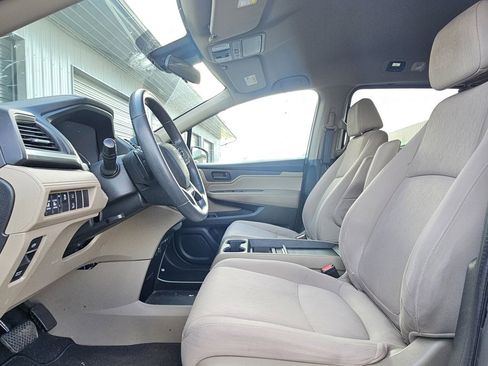 Used 2018 Honda Odyssey EX image 8