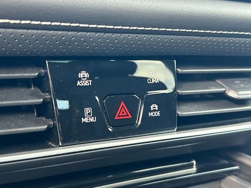 Used 2025 Volkswagen Atlas SE w/ Panoramic Sunroof Package image 31