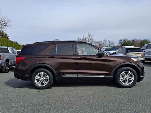 Used 2020 Ford Explorer XLT w/ Equipment Group 202A image 7