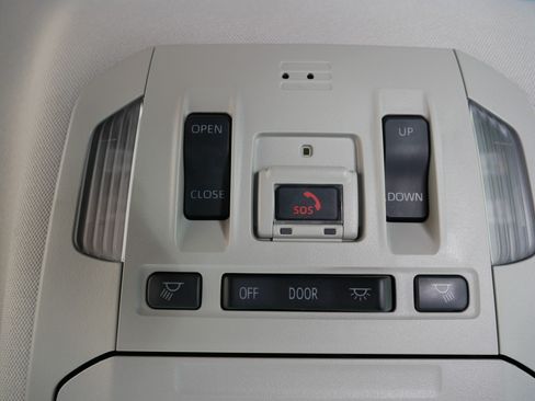 Used 2022 Toyota Highlander XLE AWD/4WD image 34